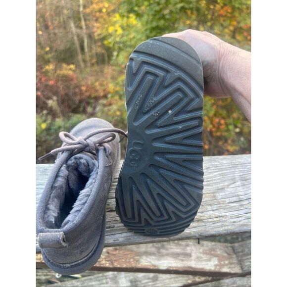 UGG  Kids Neumel II Boot Brand 1017320K  Gray  Sz 3 Youth - Picture 4 of 8